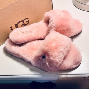New Ugg Fluff Fur Clog Slides in Baby Pink, Size 6M